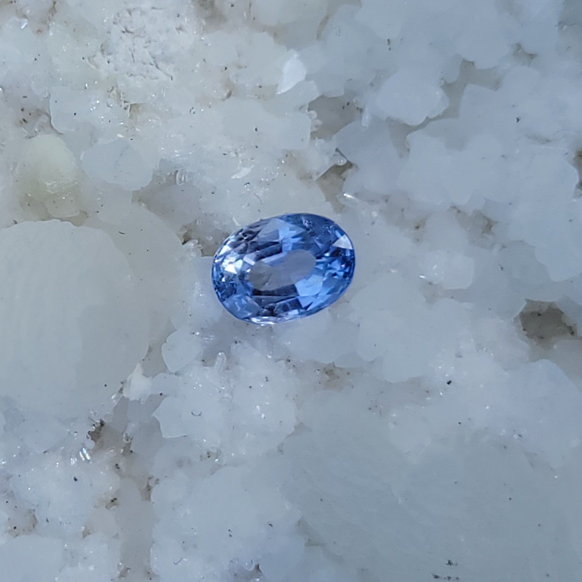 Sri Lanken Sapphire 1.23 CT Periwinkle, Silver, White, Clear Oval Cut