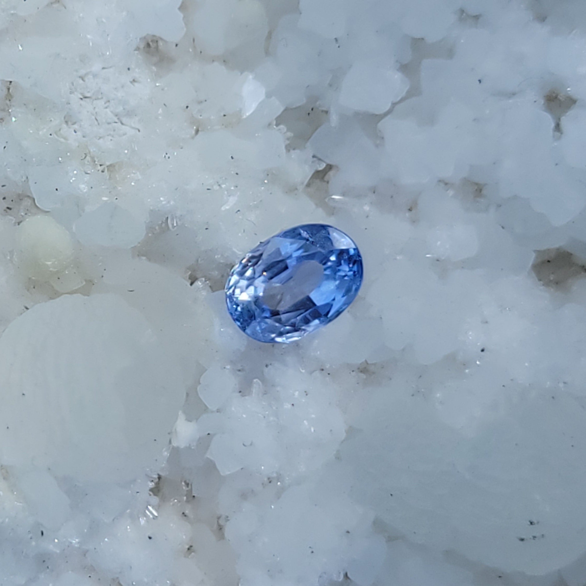 Sri Lanken Sapphire 1.23 CT Periwinkle, Silver, White, Clear Oval Cut