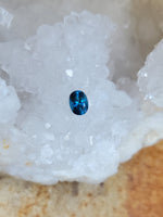 Load image into Gallery viewer, London Blue Topaz 1.62 CT Aqua and Dark Blue Oval Cut
