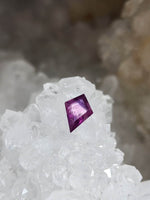 Load image into Gallery viewer, Umba Sapphire 1.15 CT Rich Pink with Lavender Nimbus Kite Cut
