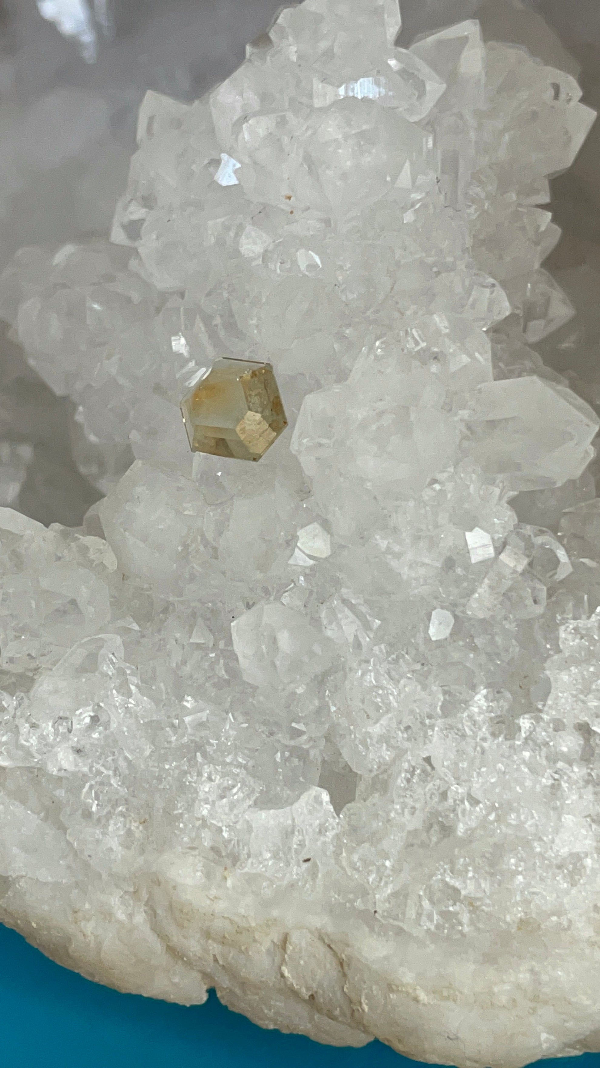 Montana Sapphire 1.17 CT Yellow and Gold Freestyle Hexagon Cut