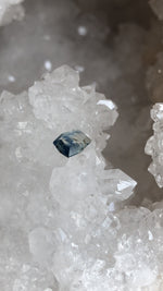 Load image into Gallery viewer, Montana Sapphire 1.33 CT Blue and White Portrait Cut
